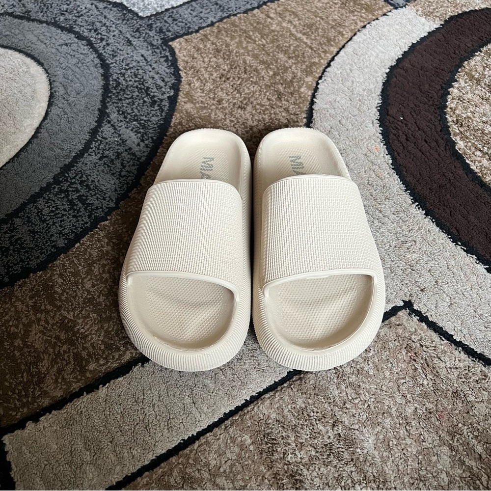 Women’s MIA Slide Sandals Size 7